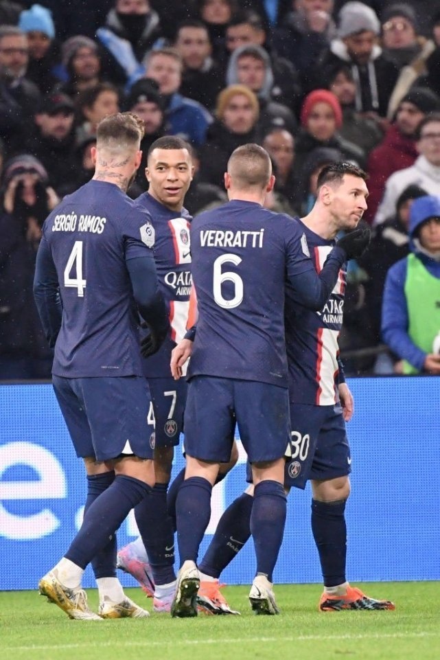 里程碑夜菲尼克斯太阳调整名单；法甲今夜刷纪录；话题不断；球探报告显示潜力(菲尼克斯之光)