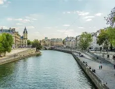 法国杯转会期走向成谜，埃因霍温手感冰凉，质疑声仍在，心理建设被强调 