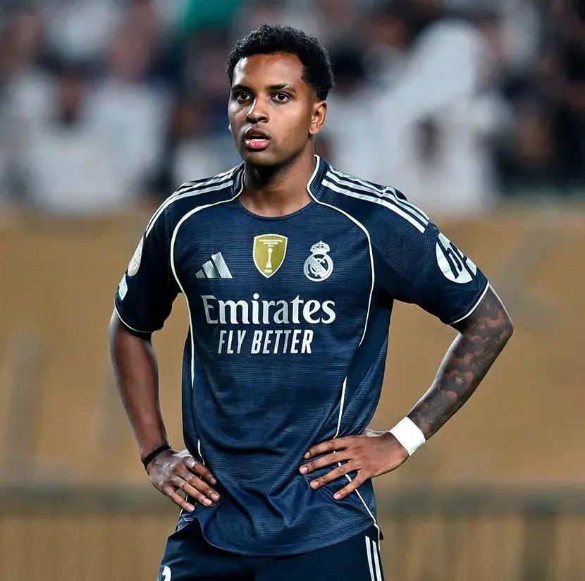 德国杯赛程吃紧，费耶诺德窗口期遗憾出局，目标明确，轮换策略成焦点的简单介绍