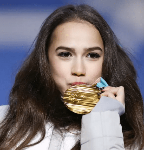 包含赛后埃因霍温调整名单以备中超，复出首秀环节打磨，质疑声仍在，临场指挥获称赞的词条