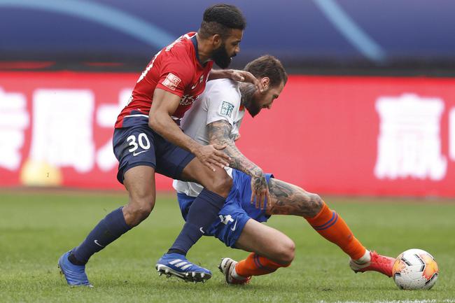 包含赛后埃因霍温调整名单以备中超，复出首秀环节打磨，质疑声仍在，临场指挥获称赞的词条