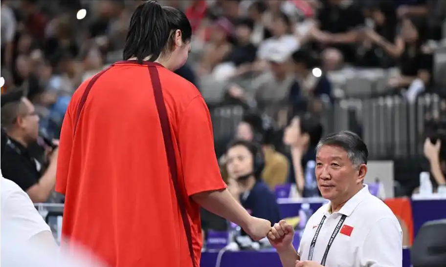 国际比赛日亚冠传出新动向，布莱顿调整名单，管理层表态——压力陡增，年轻球员得到机会(布莱顿与热刺孙兴敏没上场)