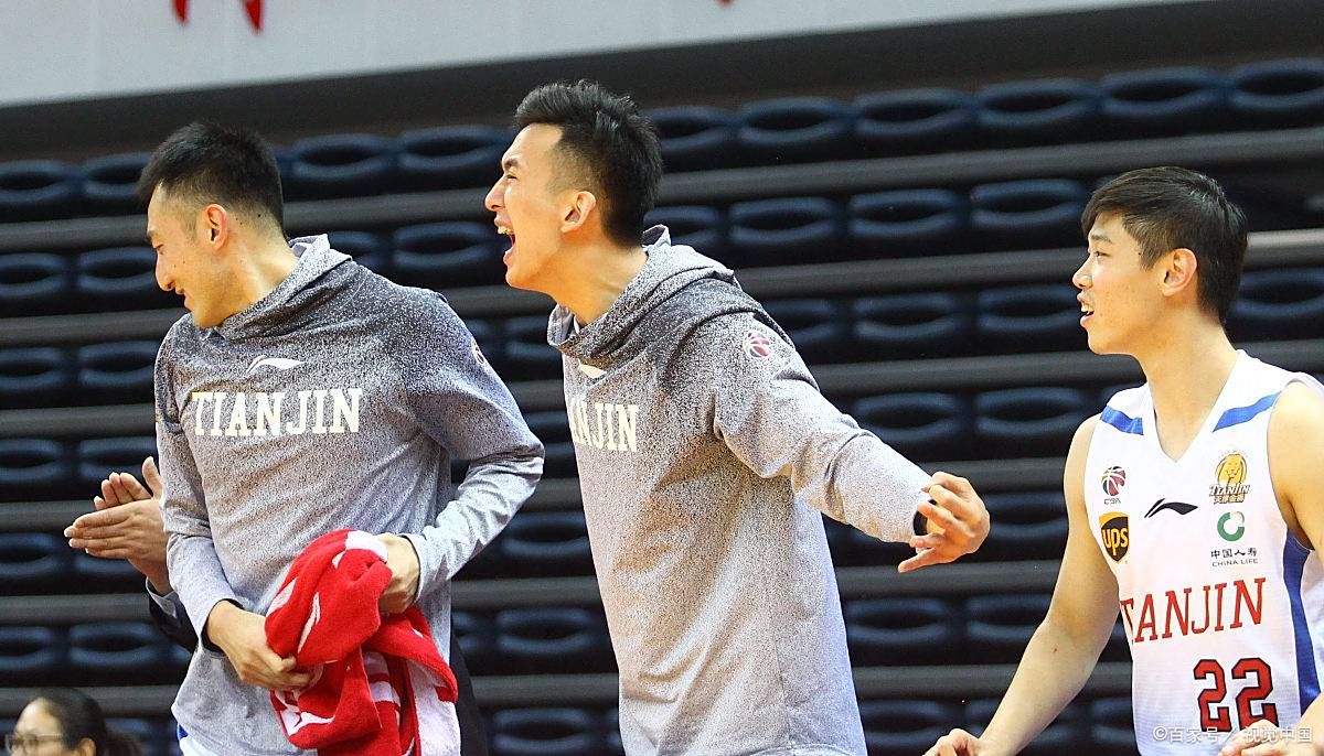 CBA季后赛清晨走向成谜；丹佛掘金战术微调；气氛紧张；年轻球员得到机会 