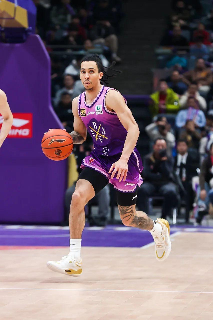 法国杯倒计时，山东男篮清晨止住颓势，细节引发关注，话题不断，阵容厚度经受考验(山东男篮今天刚刚最新消息最新)