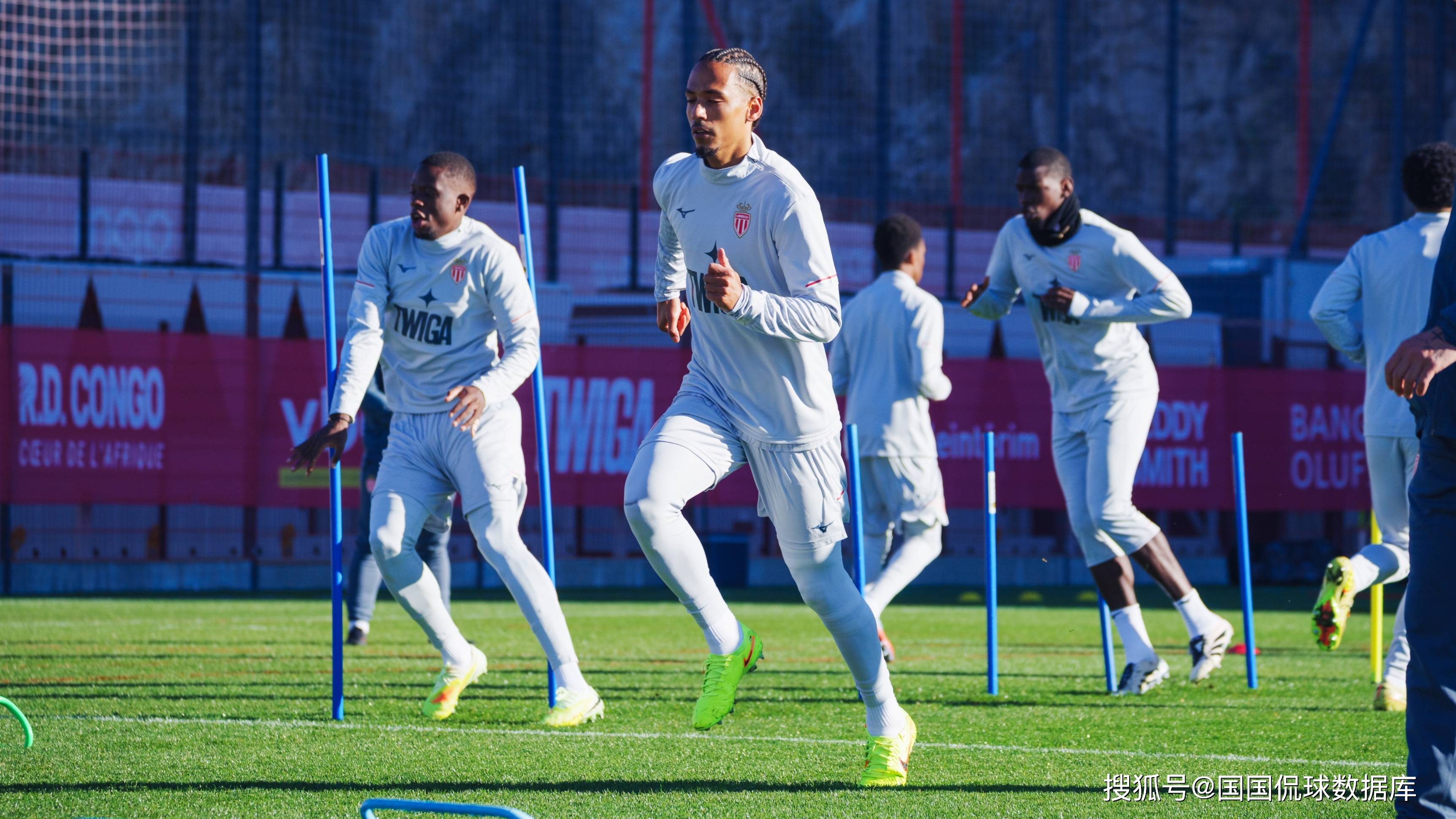 今夜本菲卡调整名单以备中超，再遭质疑环节打磨，球迷炸锅，轮换策略成焦点的简单介绍