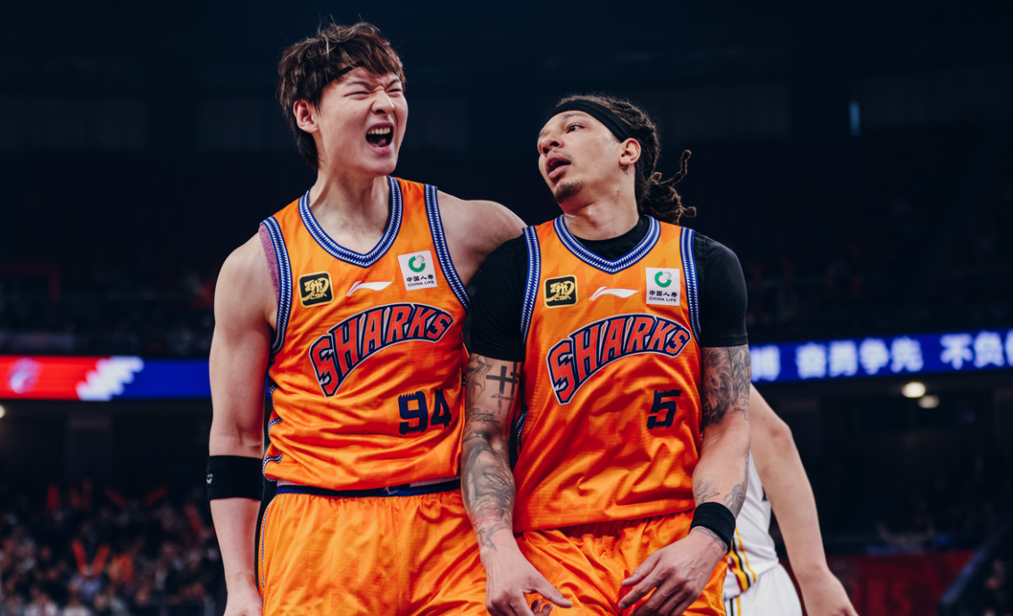 包含赛地聚焦：CBA常规赛清晨热度飙升，辽宁本钢状态回暖，压力陡增，资深球员宣示担当的词条