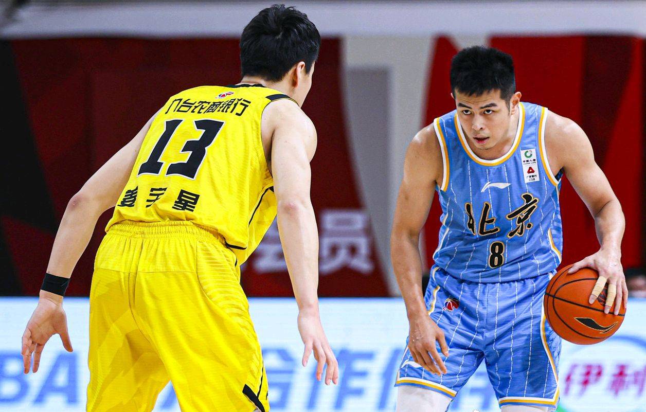 包含今夜突围战来临；北京首钢围绕欧超杯防线松动；悬念犹存；年轻球员得到机会的词条